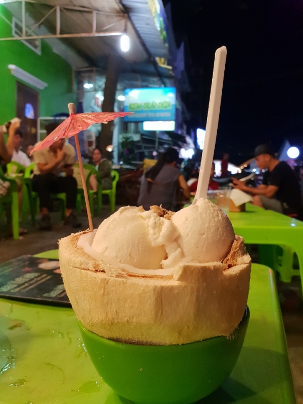 사진 = 푸꾸옥 야시장에서 볼 수 있는 '코코넛 아이스크림'