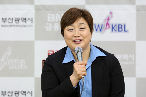 부산 BNK 썸 여자농구단의 신임 감독으로 선임된 유영주 감독 (사진/WKBL)