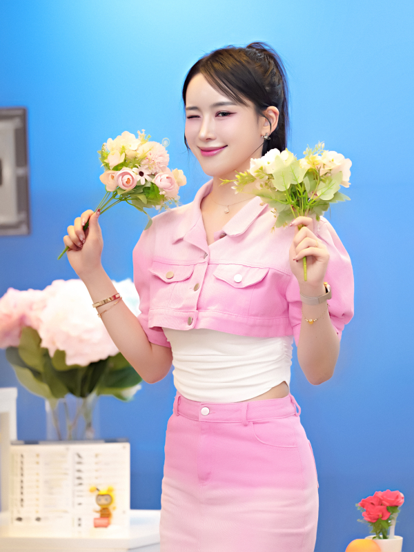 [NF포토] 모델 서율 애교로 팬심을 꽂다, '파나소닉(panasonic) 부스 포토타임 현장'