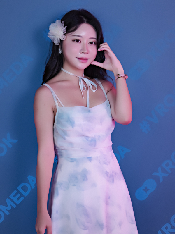 사진= 25.06.18(수) MVEX2025 내 엑스로메다 부스 VROOK 플랫폼 이벤트 팬 미팅 타임 모델 겸 인플루언서 양혜원
